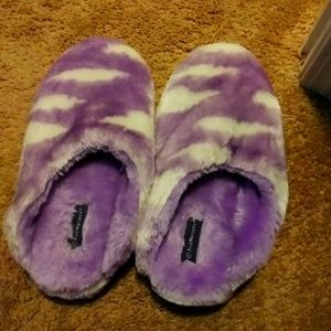 House shoes slippers